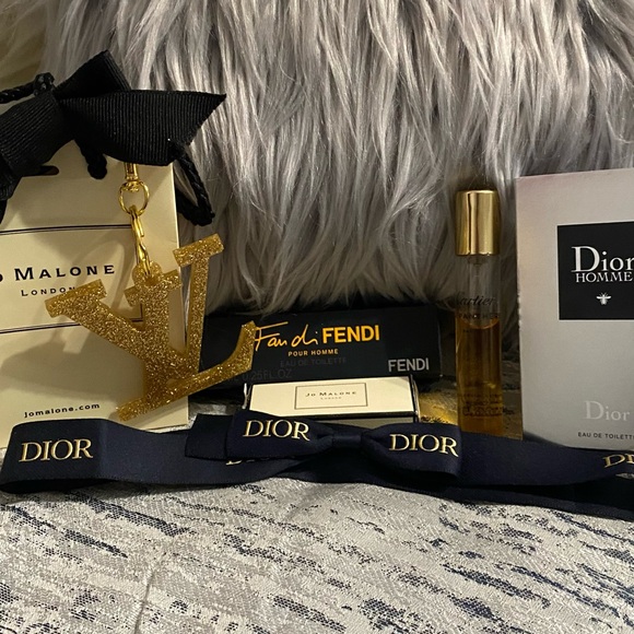 🔥DIOR Cosmetic Bag Bundle EUC - Picture 3 of 11